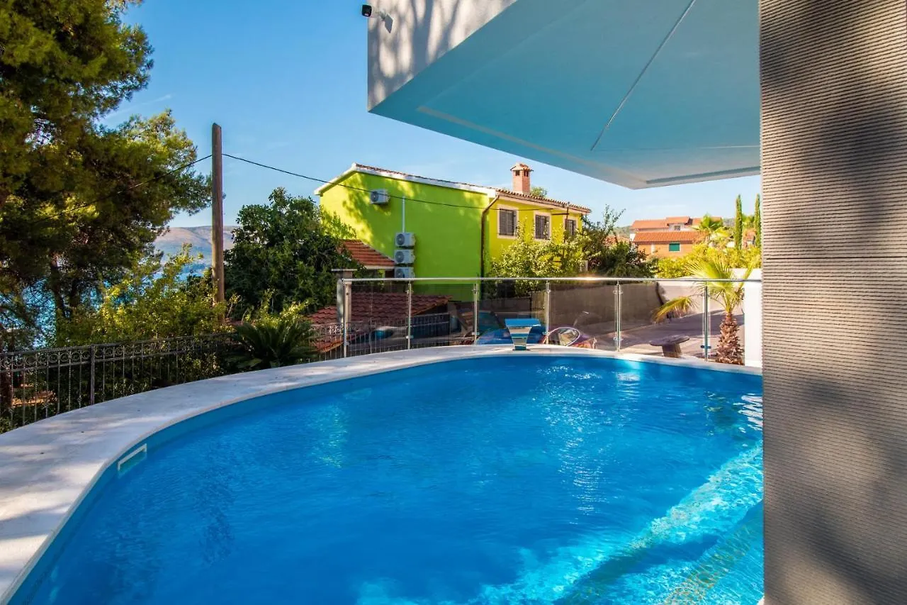 Apartment Villa Valentina With Pool Trogir