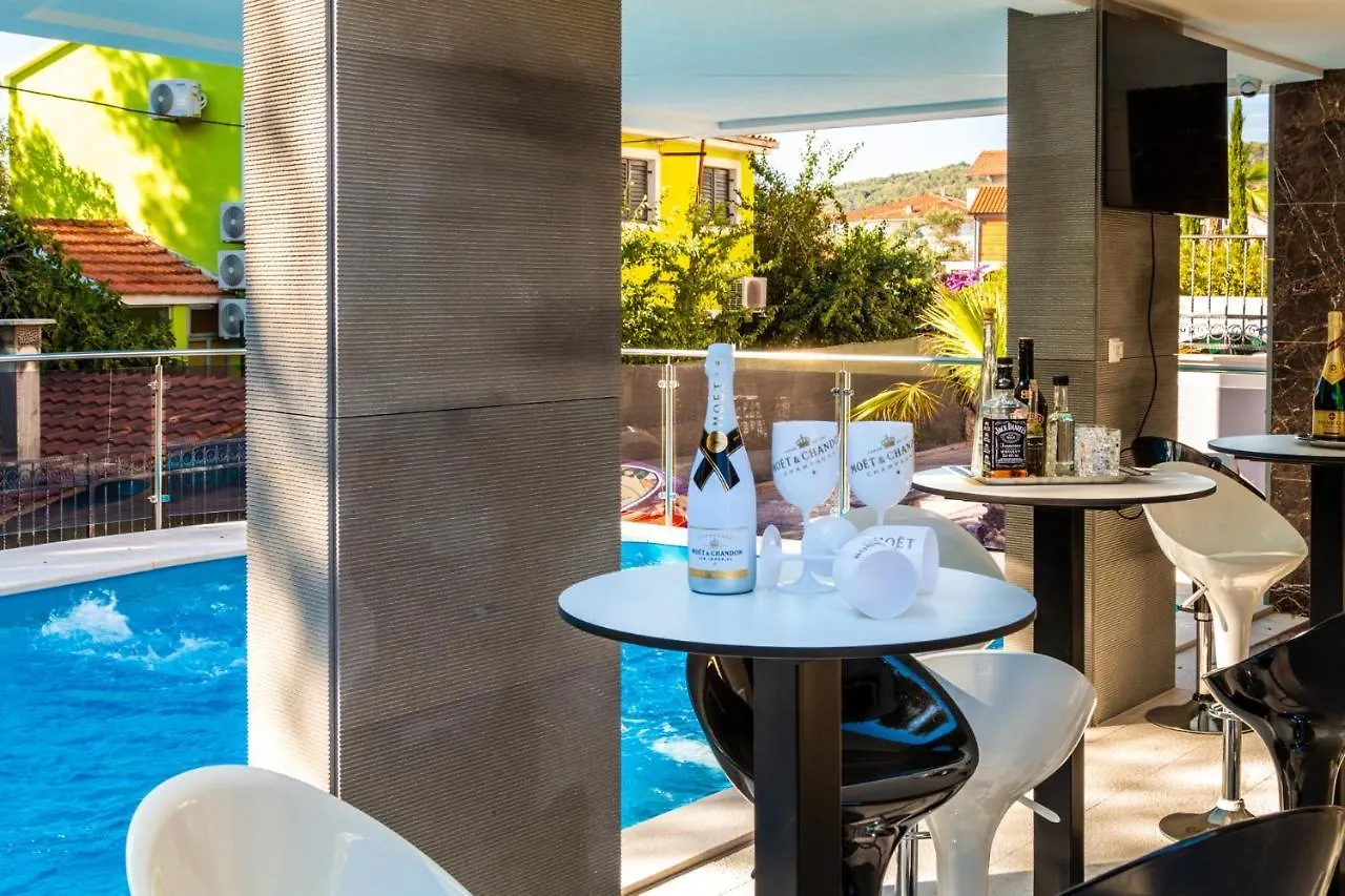 Villa Valentina With Pool Trogir Lejlighed