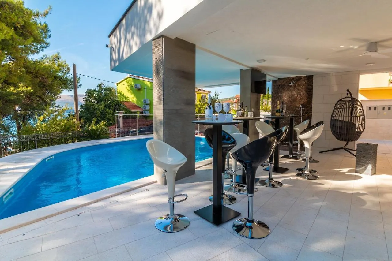 Apartment Villa Valentina With Pool Trogir