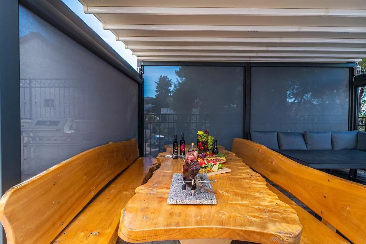 Apartment Villa Valentina With Pool Trogir