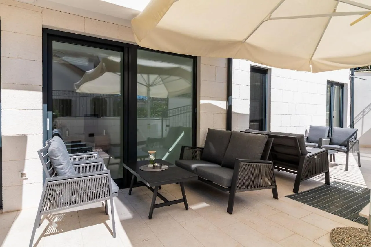 Apartment Villa Valentina With Pool Trogir
