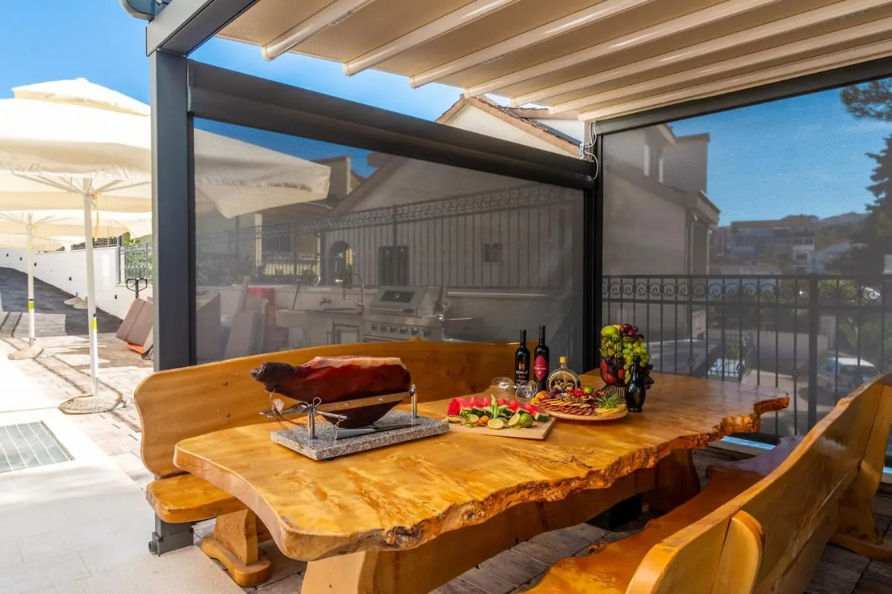 Villa Valentina With Pool Trogir Apartment